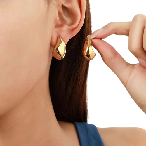 Boucles d’oreilles Aurora – Élégance Sculpturale en Plaqué Or 18K et Argent 925